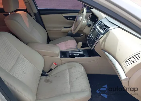 2016 Nissan Altima 2.5/2.5 S/2.5 Sl/2.5 Sr/2.5 Sv из США, поврежденный, VIN 1N4AL3APXGN310541